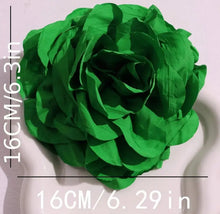 Load image into Gallery viewer, Flower Pin
