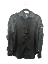 Load image into Gallery viewer, Flower Appliqué Blouse
